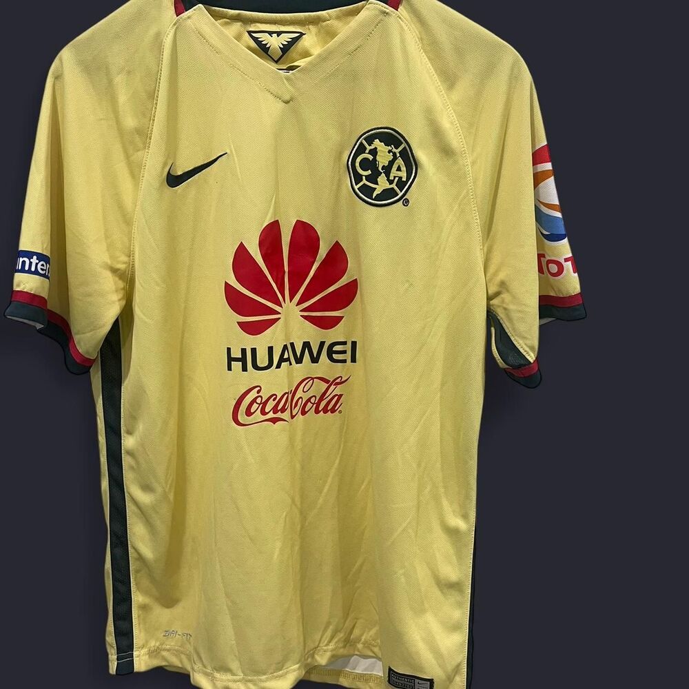 Nike Men's Yellow T-shirt
